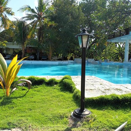 Lucky Beach Resort Тринкомале Екстериор снимка