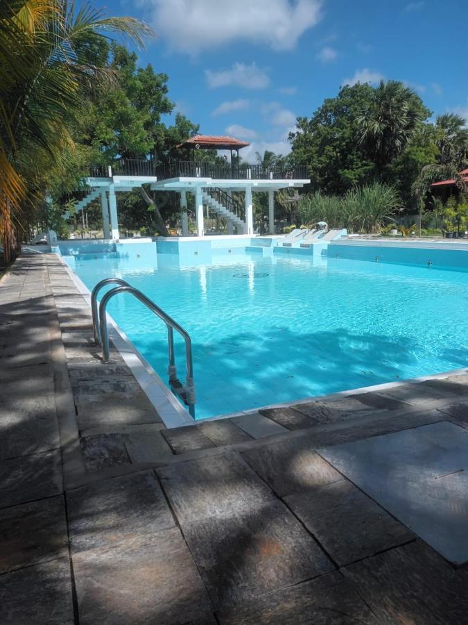 Lucky Beach Resort Тринкомале Екстериор снимка