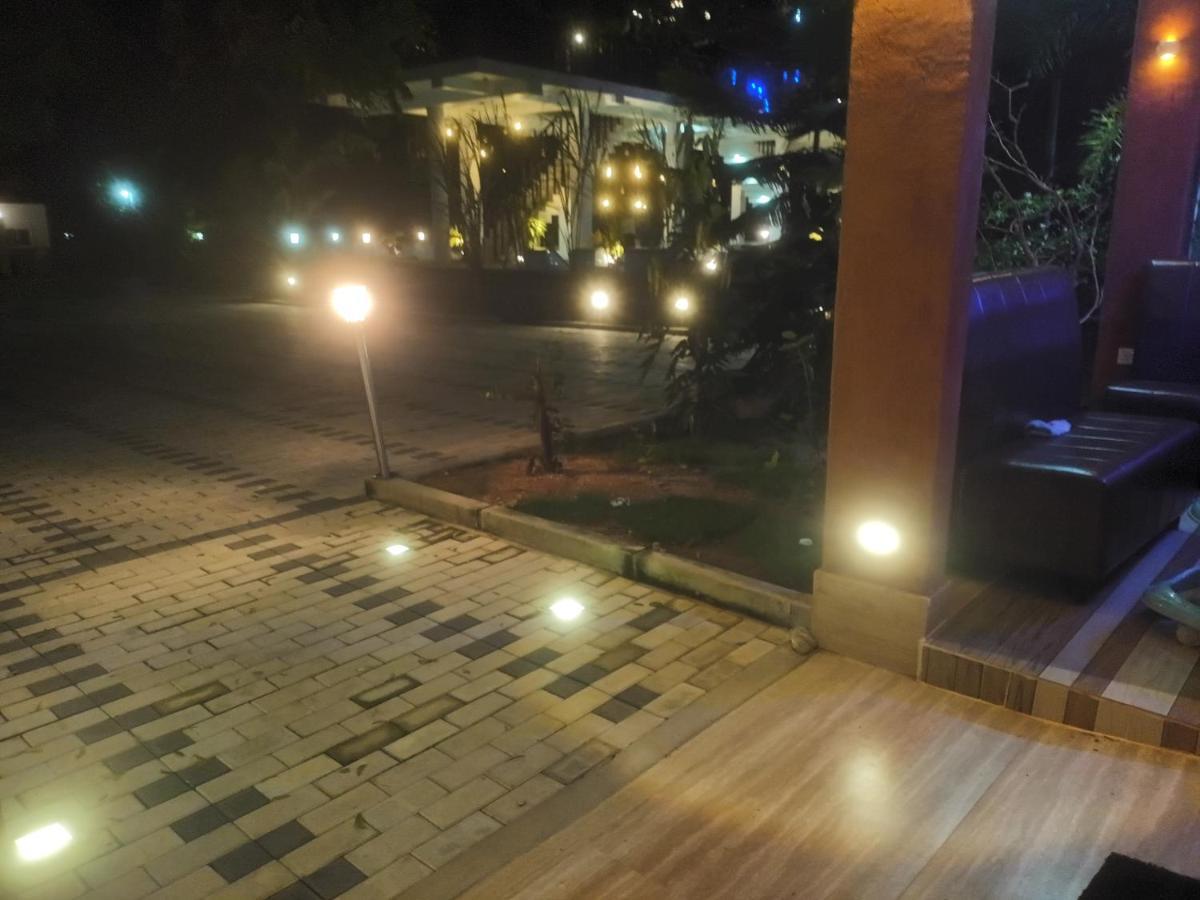 Lucky Beach Resort Тринкомале Екстериор снимка