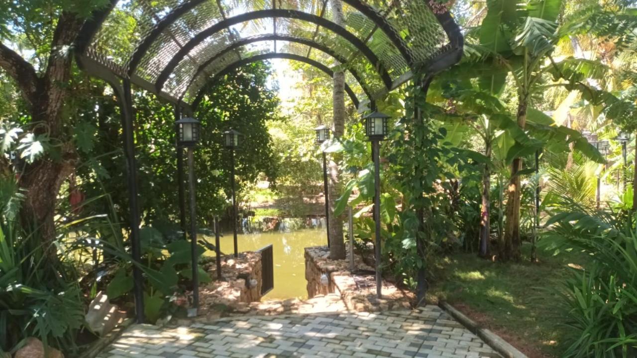 Lucky Beach Resort Тринкомале Екстериор снимка