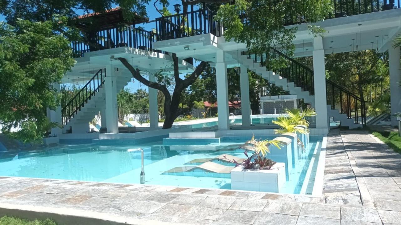 Lucky Beach Resort Тринкомале Екстериор снимка