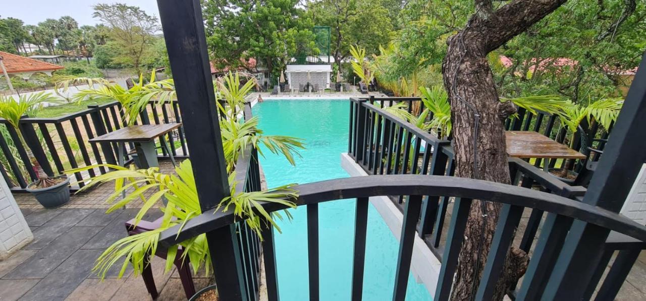 Lucky Beach Resort Тринкомале Екстериор снимка