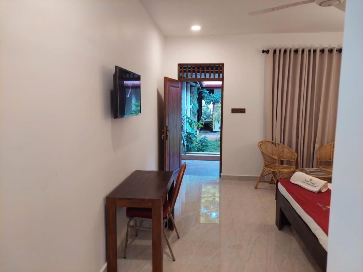 Lucky Beach Resort Тринкомале Екстериор снимка